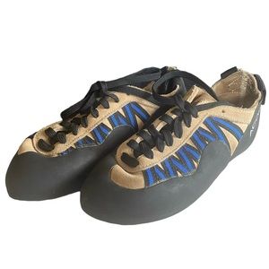Rock climbing shoes , Acopa Aztec, Women’s size 6, tan and blue